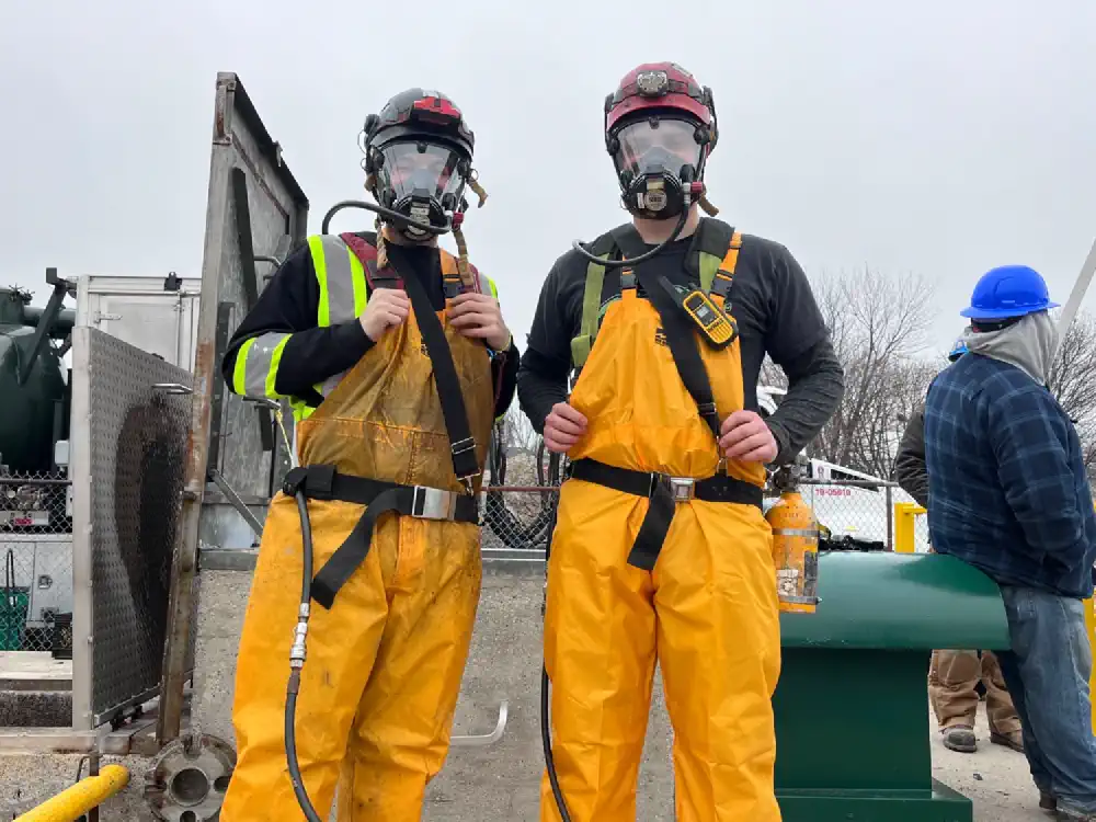 Two people in confined space gear