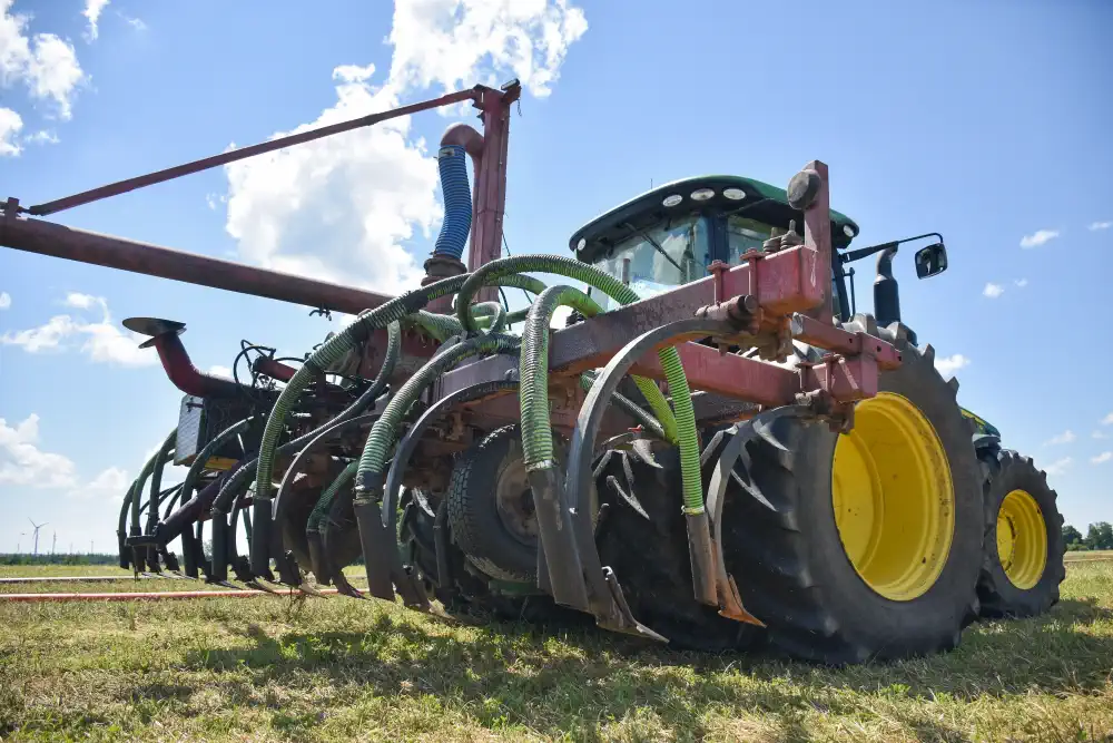 Tractor injector bar